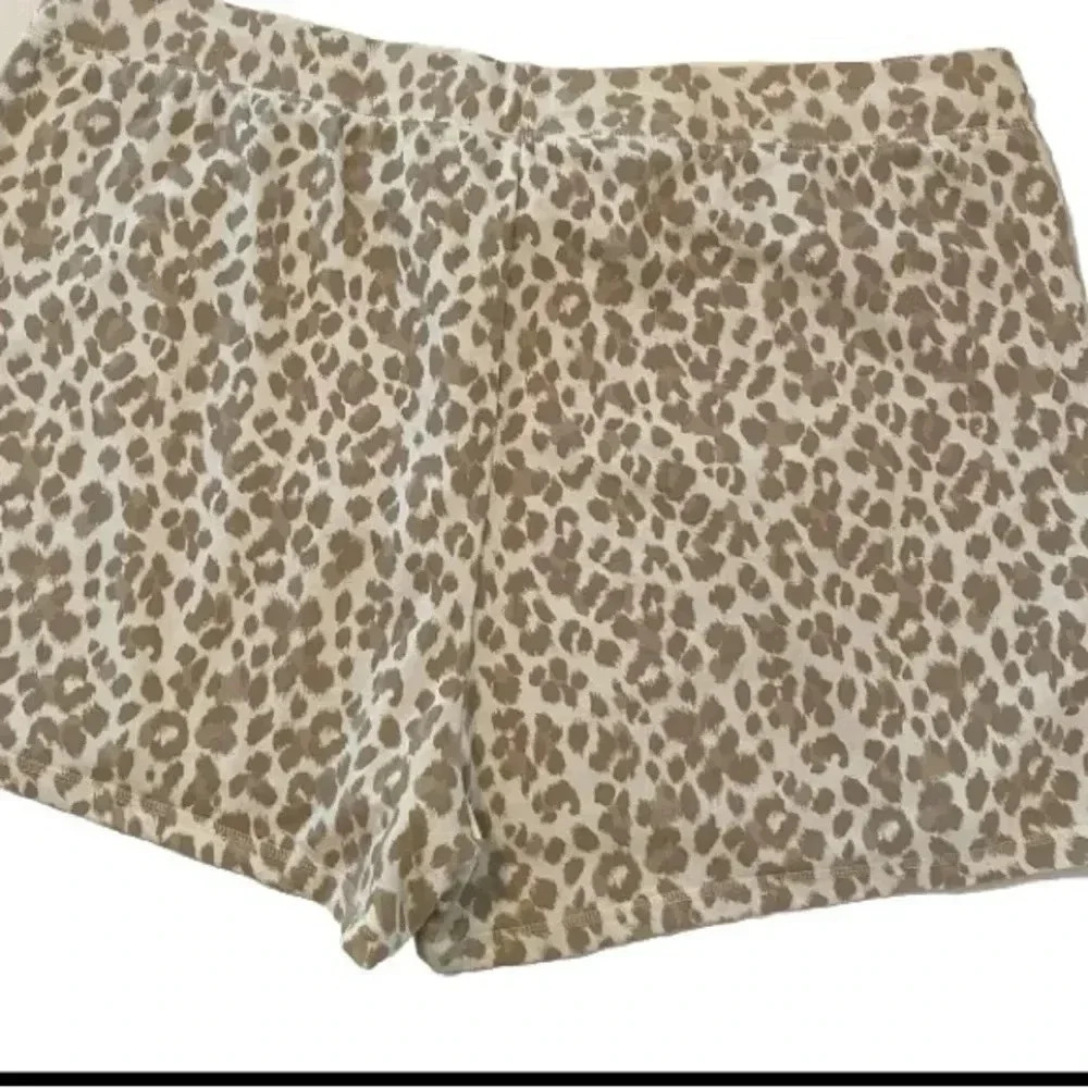 Old Navy Womens Leopard/Cheetah Print lounge shorts white & tan Shorts Size XXL